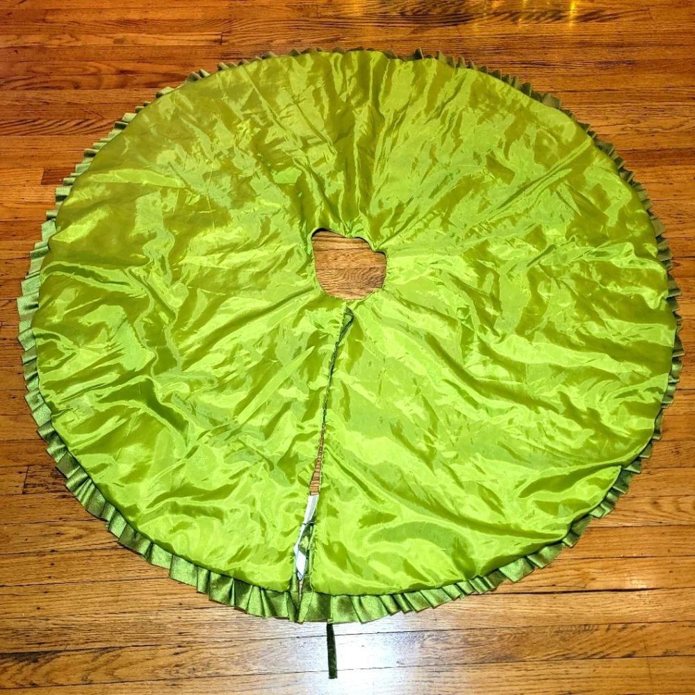 54" Ruffled Tree Skirt - Picture 3 of 7